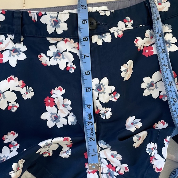 AMAZON ESSENTIALS Floral Chino Shorts | Navy & White | Size 12 - Picture 9 of 10